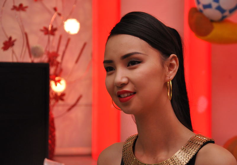 Мисс Т.Батцэцэгийн багын төрх олныг гайхашруулав